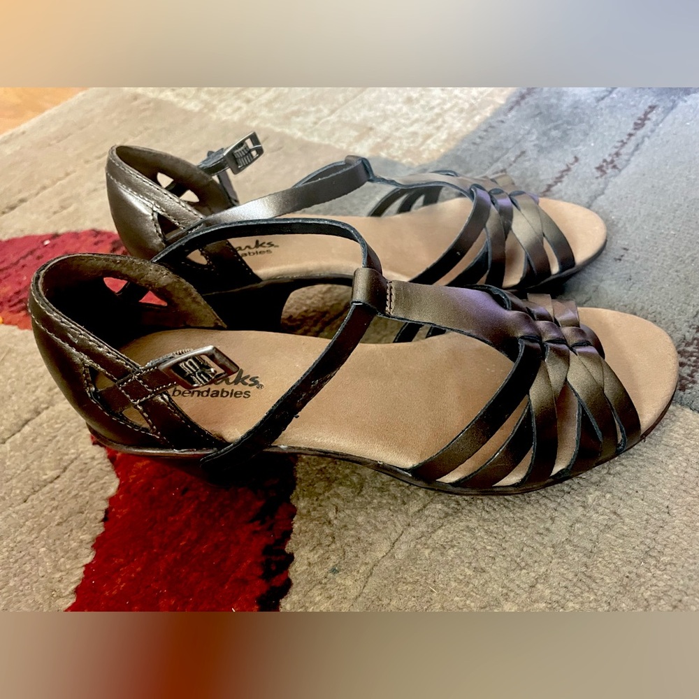 Clarks Bendables in bronze, size 7